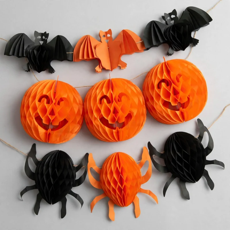 3m paper Halloween garland, three-quarter angle view